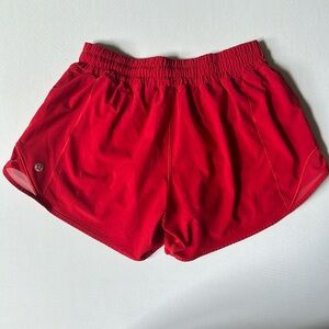 Lululemon hotty hot low rise size 6 tall 4in inseam WORN ONLY A FEW TIMES